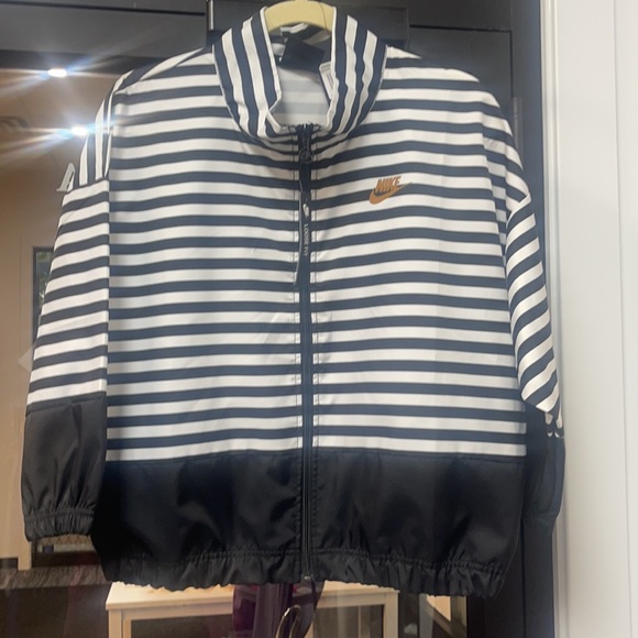 NWT NIKE LOOSE ACTIVEWEAR JACKET - Picture 5 of 7